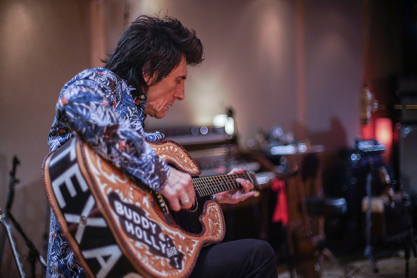 Ronnie Wood: _Somebody Up There Likes Me_